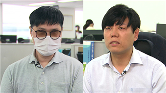 시각장애인 홍서준 씨(왼쪽)와 김훈 씨(오른쪽). 온라인 쇼핑 업체 상대 집단 소송에 참여하고 있다.